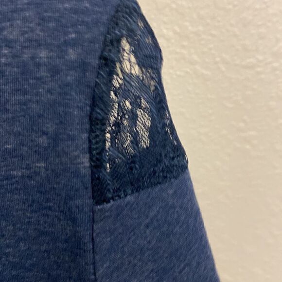 amaryllis navy top a lace front of the lace at the the top!! - Picture 5 of 5